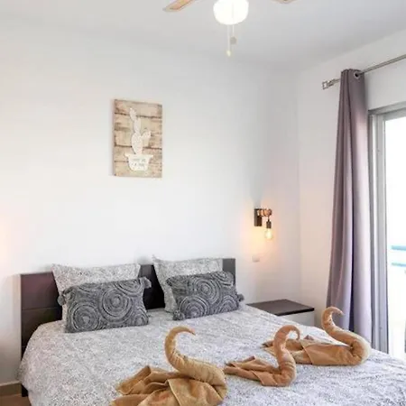 Daire Amazing 2 Bedroom Flat With Beachfront And Pool, Paraiso Del Sur A306