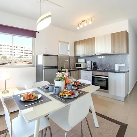Amazing 2 Bedroom Flat With Beachfront And Pool, Paraiso Del Sur A306 Daire *
