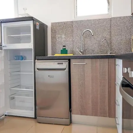 Daire Amazing 2 Bedroom Flat With Beachfront And Pool, Paraiso Del Sur A306