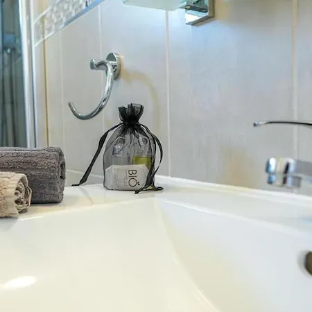 Daire Amazing 2 Bedroom Flat With Beachfront And Pool, Paraiso Del Sur A306 *